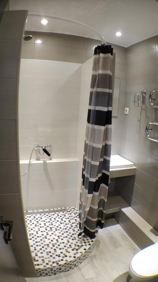 Двухкомнатный Люкс Центр Металлургов 19 Kr Apartments Krivoy Rog Ngoại thất bức ảnh