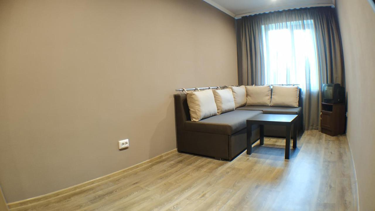 Двухкомнатный Люкс Центр Металлургов 19 Kr Apartments Krivoy Rog Ngoại thất bức ảnh